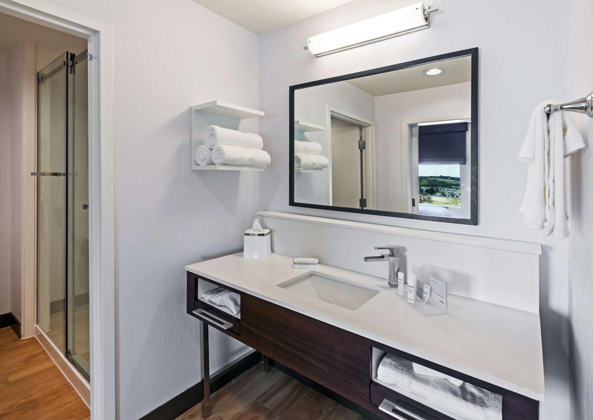 Hotel Hampton By Hilton Texas Hill Country 3*